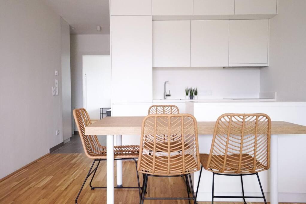 Oberlaa New Apartment - 15 Min To City Wenen Buitenkant foto